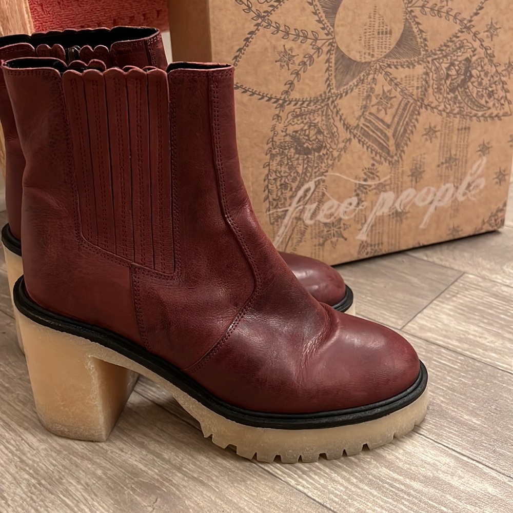 Free People James Chelsea boot in Cherry Chocolate size 38 7.5